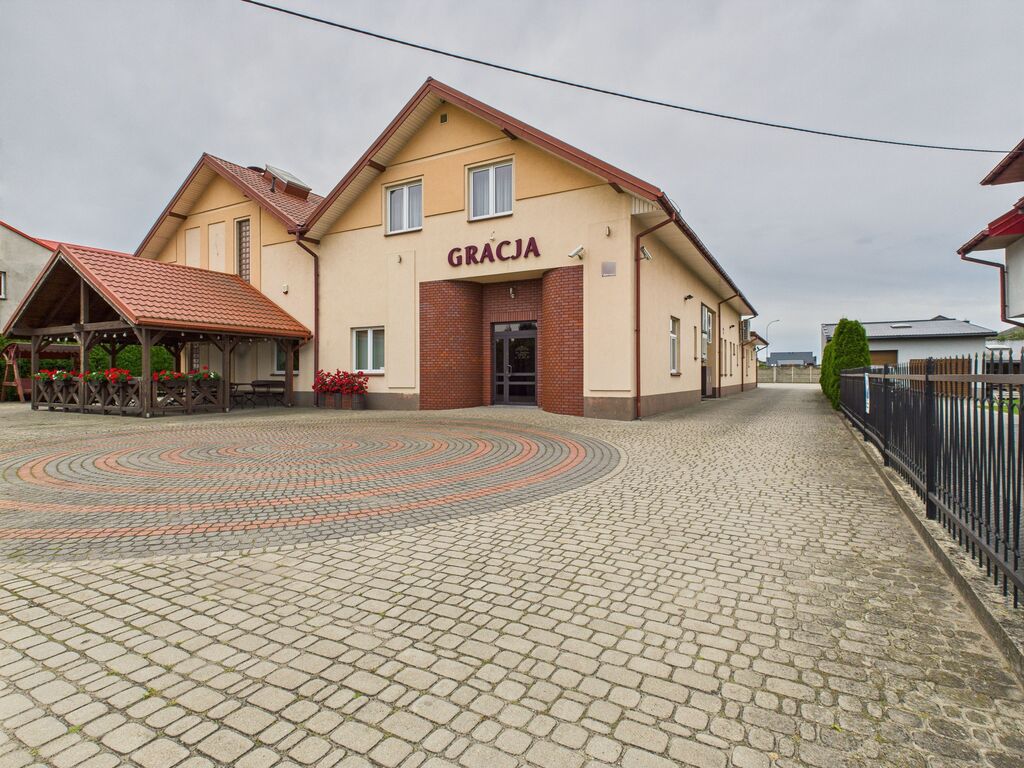 Obiekt – Łapy, Cmentarna