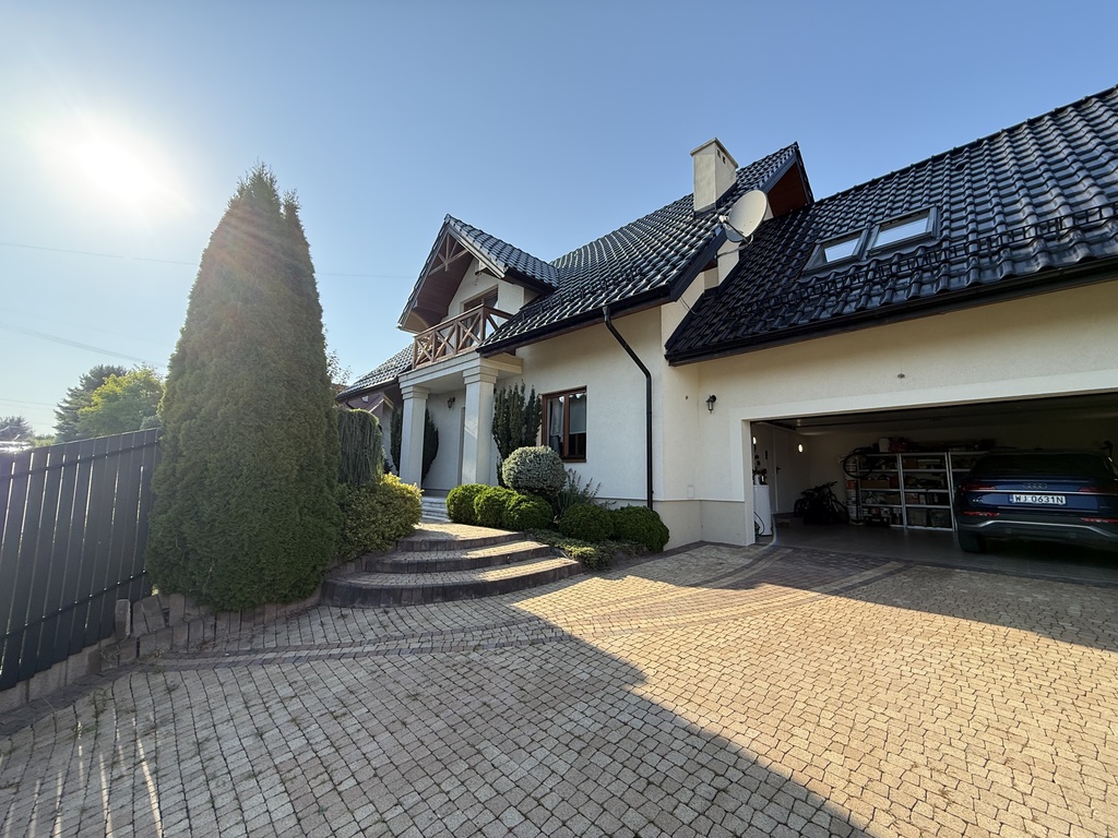 Dom – Rzeszotary, Piastowska