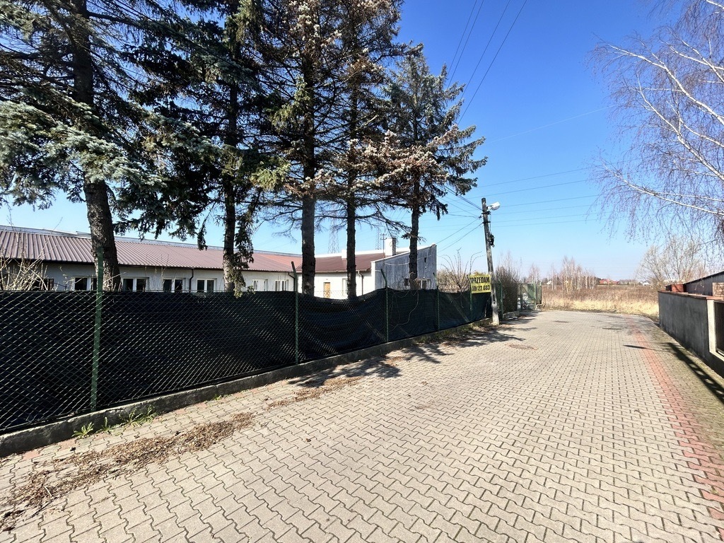 Lokal – Stara Iwiczna, Mała