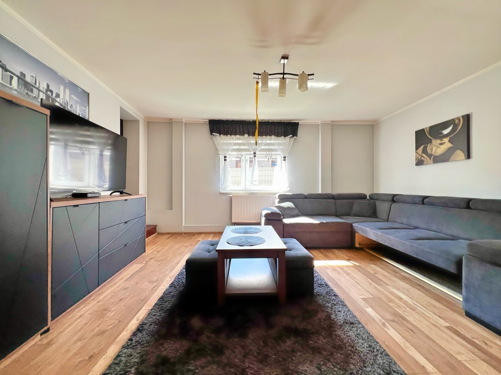 Dom – Przedmoście, Wąska