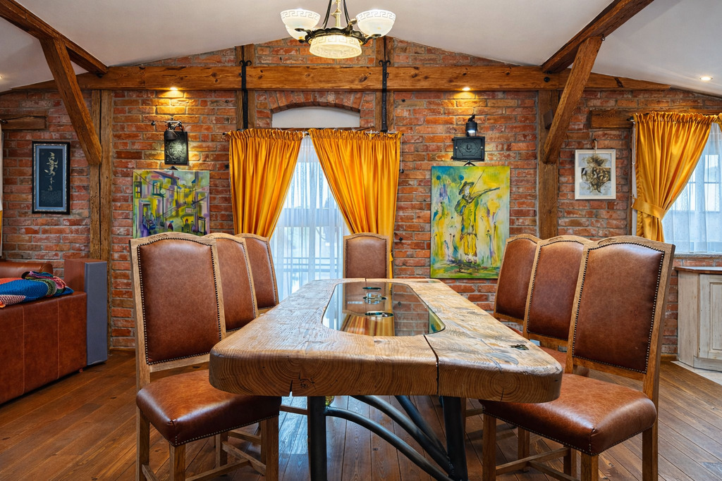 Lokal – Gniew, Spichrzowa